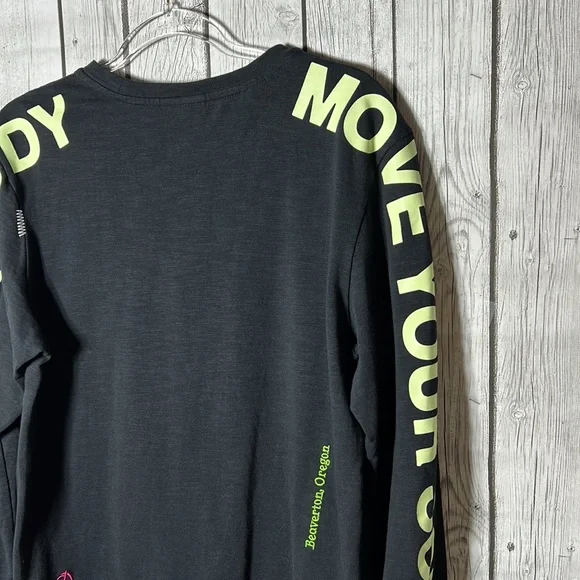 NIKE SPORTSWEAR WORLD TOUR LONG SLEEVE SHIRT SIZE MEDIUM - Picture 12 of 12